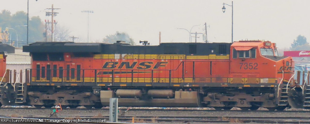 BNSF 7352